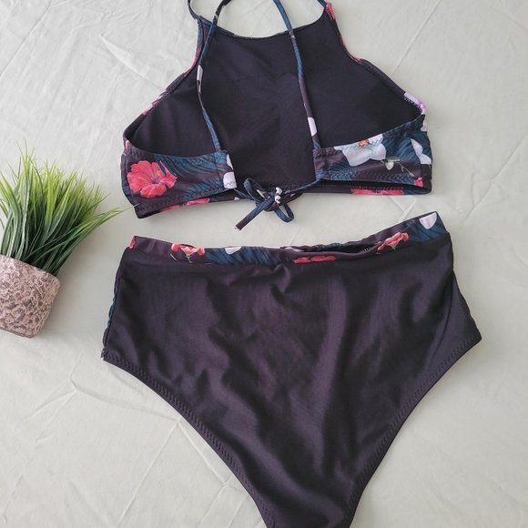 Swimsuit set - Picture 3 of 11